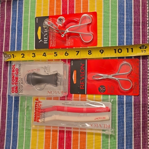 REVLON BRAND MAKEUP TOOLS BUNDLE OF 4 ITEMS - Picture 6 of 7